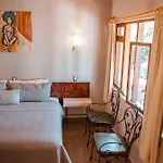 Hotel Y Restaurant Embajadoras