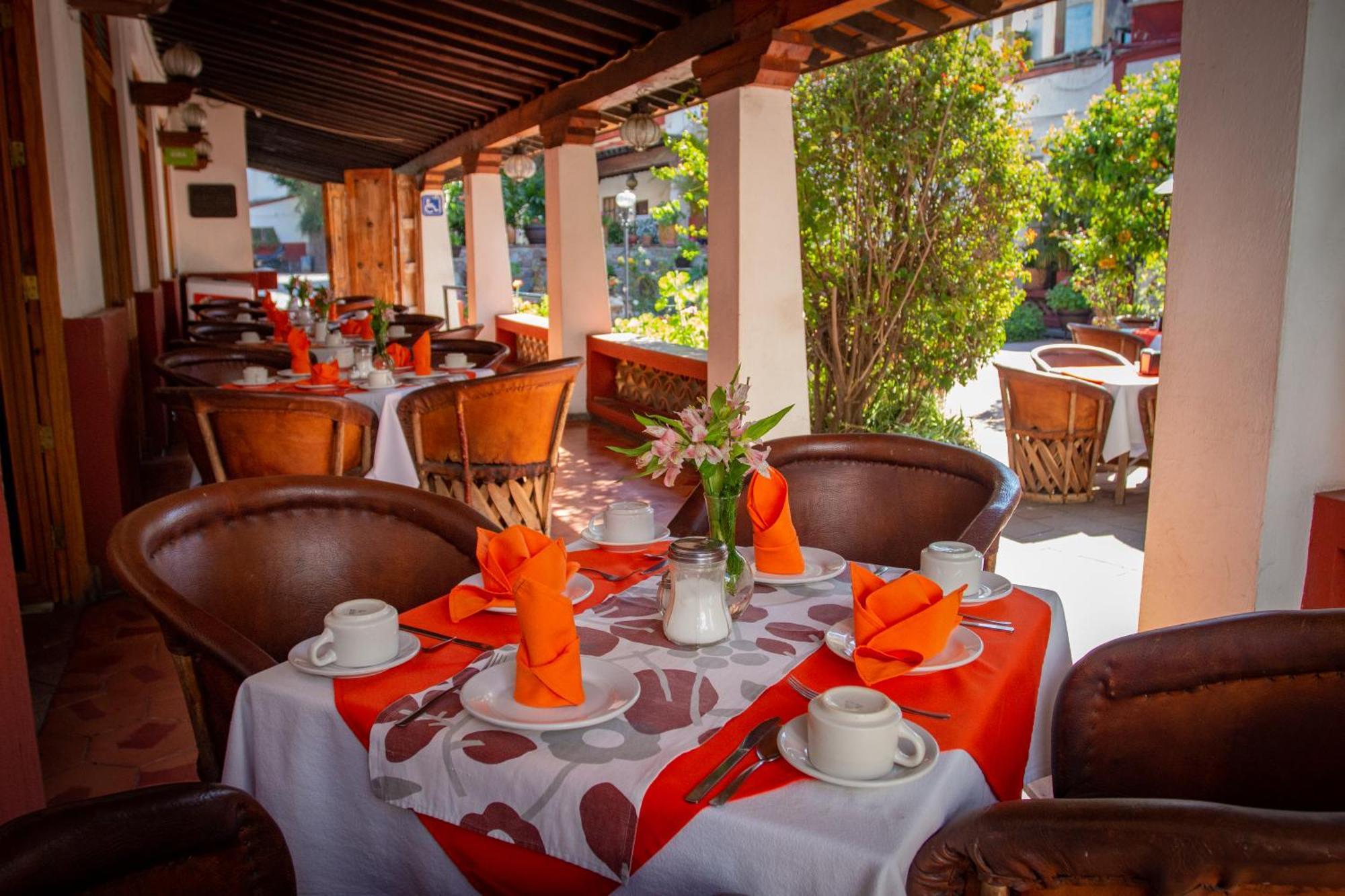 Y Restaurant Embajadoras Hotel